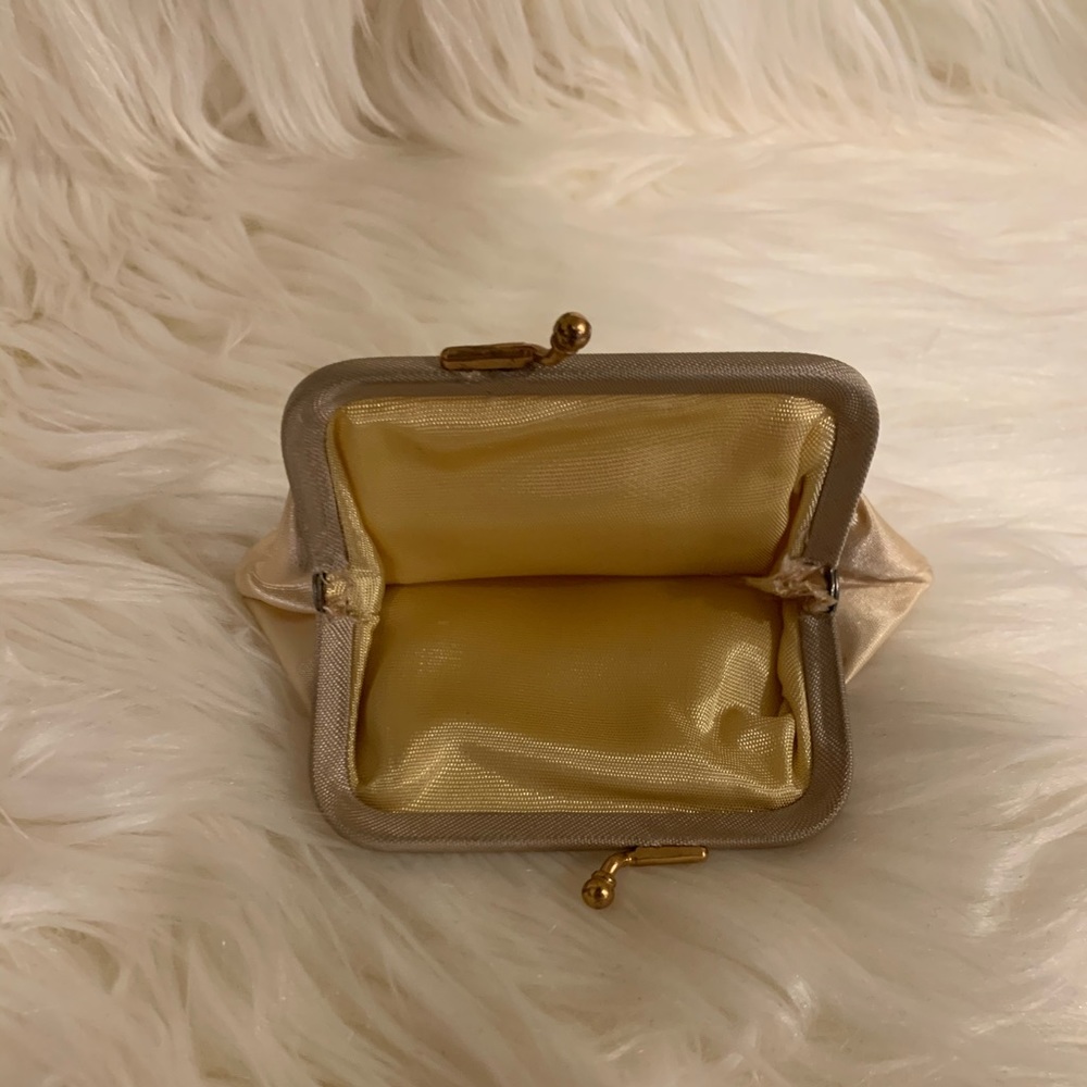 Two Vintage Kiss Closure Change Purses - Picture 2 of 2